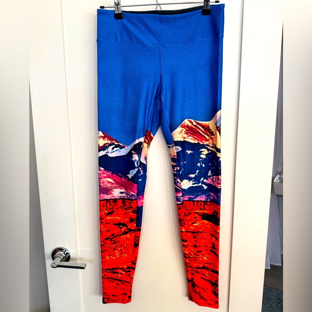 Red Rocks (Colorado) Print Leggings, Size M by Mellivora